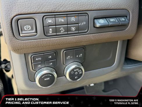Used 2022 GMC Yukon Denali AWD/4WD image 16