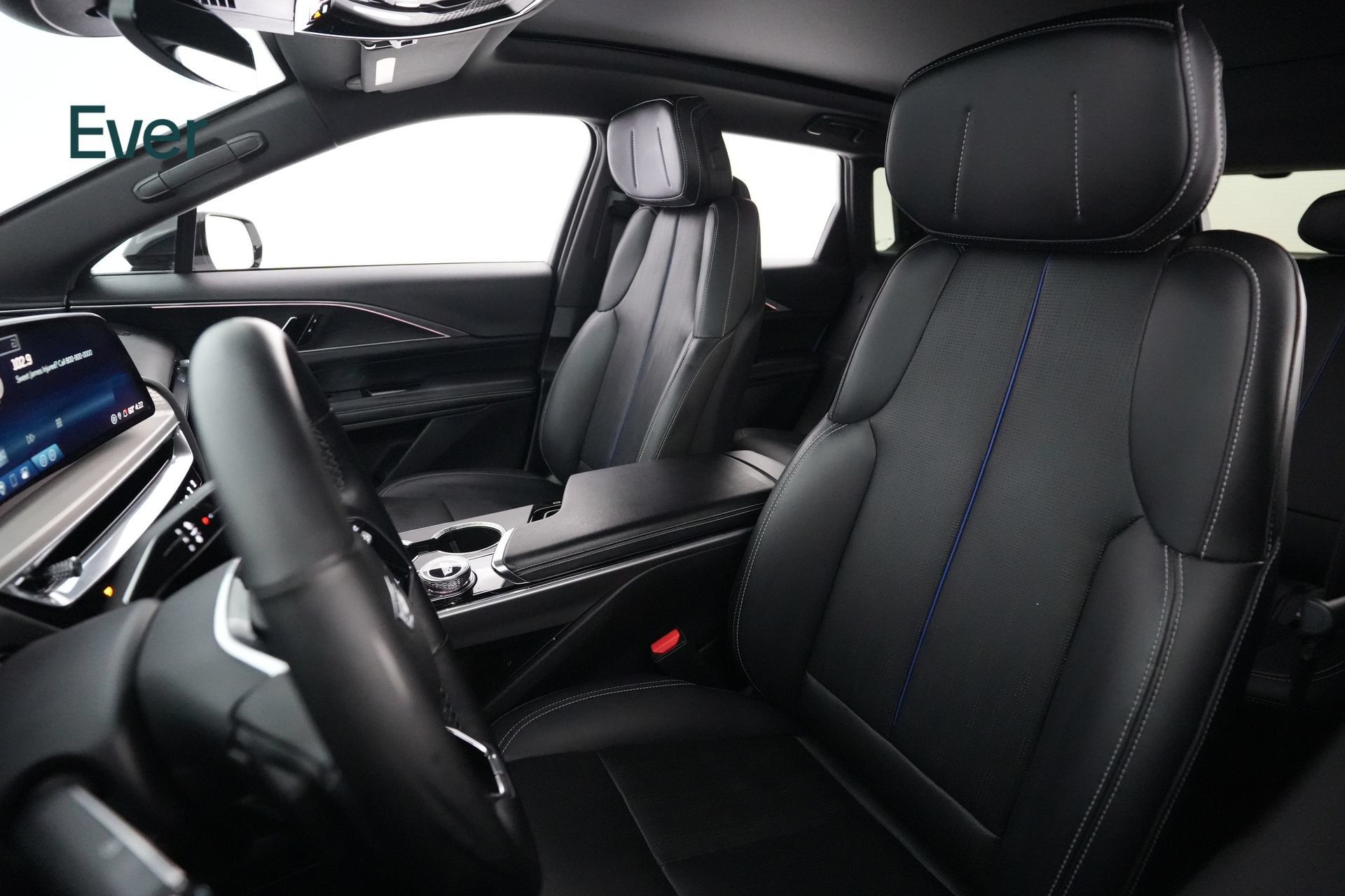 Used 2024 Cadillac Lyriq Sport w/ LPO, Floor Liner Package AWD/4WD image 4