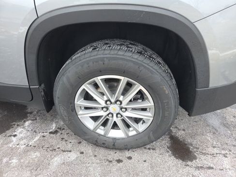 Used 2023 Chevrolet Traverse LT image 14