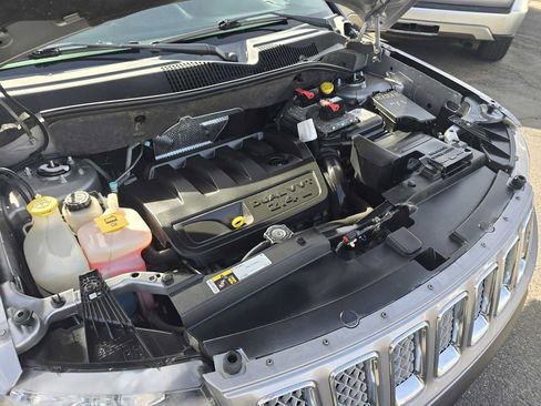 Used 2016 Jeep Compass Latitude image 28