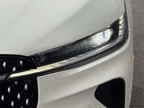 Used 2024 Lincoln Nautilus Reserve image 10