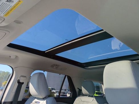 Used 2025 Ford Explorer Platinum w/ LUX Leather Package image 21