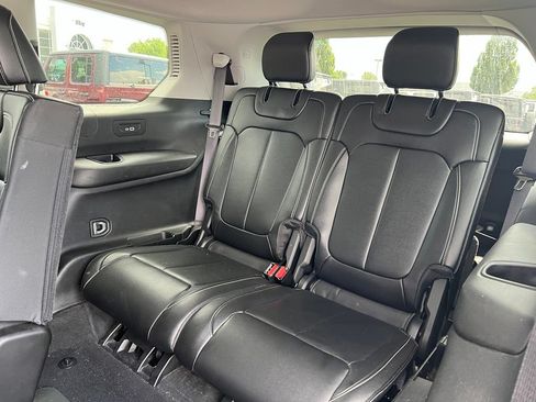 Used 2023 Jeep Grand Cherokee L Limited AWD/4WD image 25