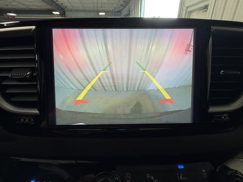 Used 2026 Chrysler Pacifica Select FWD image 11
