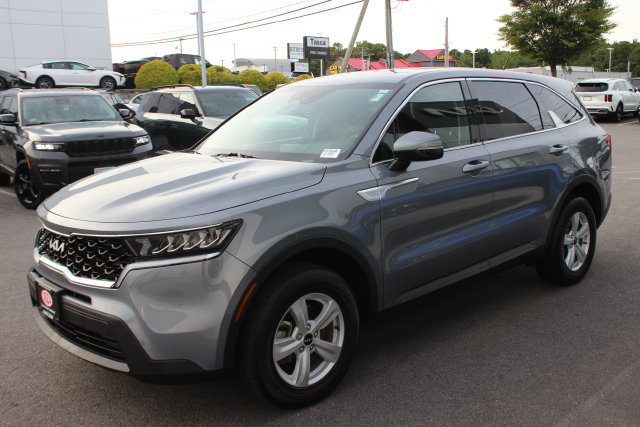 Used 2023 Kia Sorento LX AWD/4WD image 2