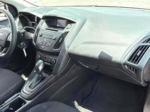 Used 2017 Ford Focus SE FWD image 39