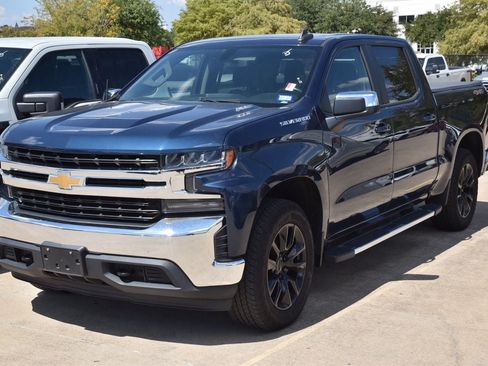 Used 2021 Chevrolet Silverado 1500 LT w/ Convenience Package II AWD/4WD image 2