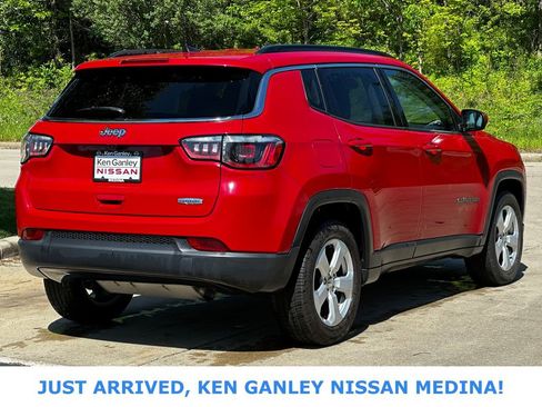 Used 2021 Jeep Compass Latitude FWD image 3