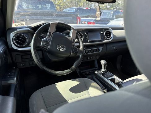 Used 2018 Toyota Tacoma SR5 image 10