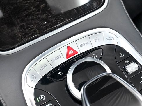 Used 2019 Mercedes-Benz S 560 4MATIC Sedan w/ Premium Package image 73