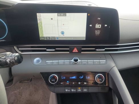 Used 2024 Hyundai Elantra SEL FWD image 14