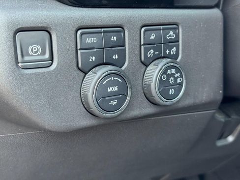 Used 2023 Chevrolet Silverado 1500 ZR2 AWD/4WD image 17