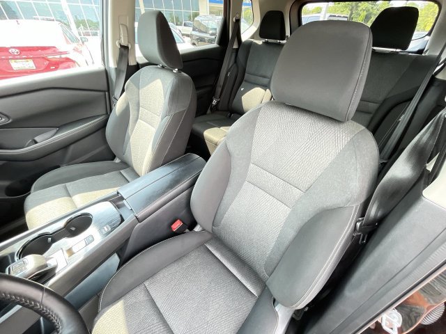 Used 2025 Nissan Rogue SV FWD image 16