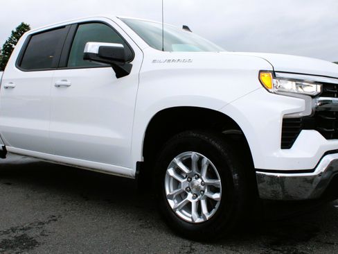 Used 2025 Chevrolet Silverado 1500 LT AWD/4WD image 5