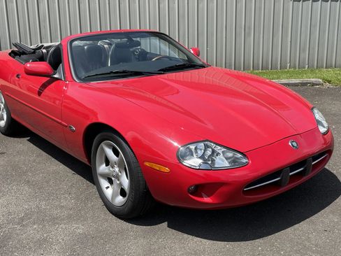 Used 2000 Jaguar XK8 Convertible image 1