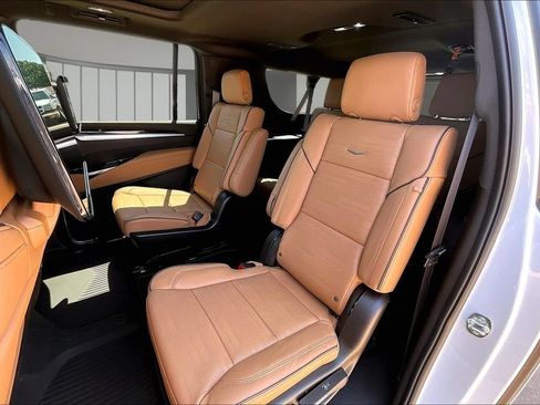 New 2026 Cadillac Escalade ESV Luxury w/ Touring Package AWD/4WD image 10