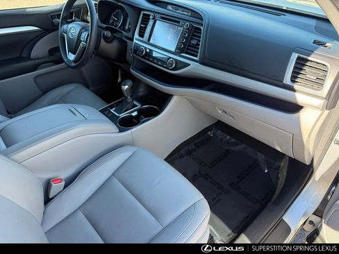 Used 2015 Toyota Highlander XLE image 30