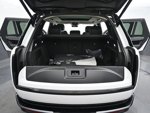 New 2025 Land Rover Range Rover SE image 16