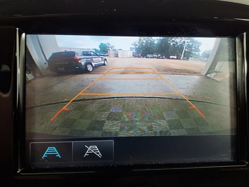 Used 2018 Chevrolet Traverse LS FWD image 15