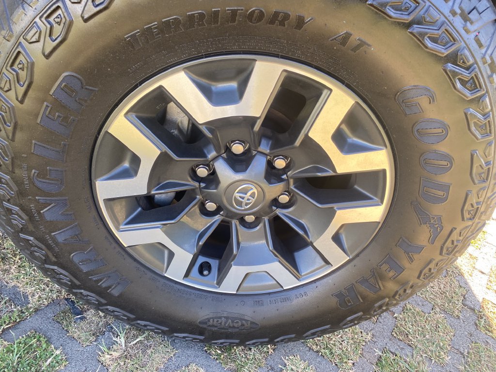 Used 2022 Toyota Tacoma TRD Off-Road w/ Technology Package AWD/4WD image 27