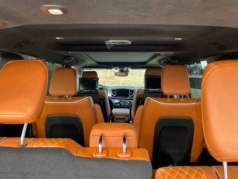 New 2026 Chrysler Pacifica Pinnacle image 14