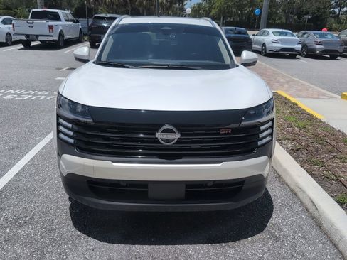 Used 2025 Nissan Kicks SR w/ SR Premium Package FWD image 2