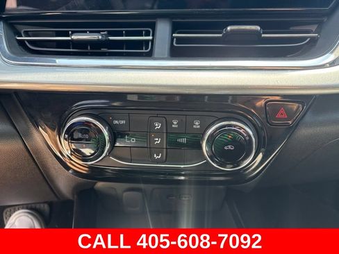 Used 2025 Chevrolet Trax LT FWD image 11