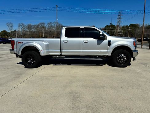 Used 2019 Ford F350 Lariat w/ Lariat Ultimate Package image 5