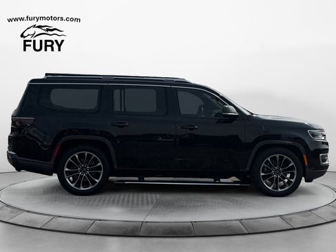 Used 2022 Jeep Wagoneer Series III w/ Premium Group I AWD/4WD image 2
