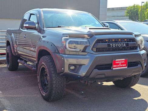 Used 2013 Toyota Tacoma 4x4 Access Cab V6 w/ TRD Sport Pkg image 3