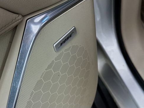 Used 2017 Cadillac Escalade ESV Luxury AWD/4WD image 19