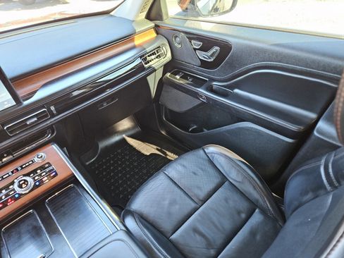 Used 2020 Lincoln Aviator Reserve w/ Elements Package Plus image 16