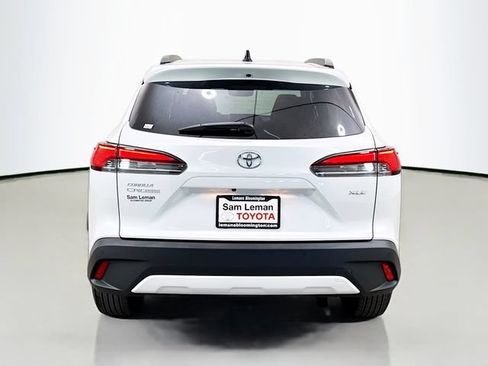 Used 2025 Toyota Corolla Cross XLE w/ Convenience Package FWD image 6