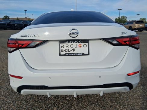 Used 2021 Nissan Sentra SV FWD image 12