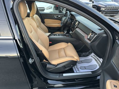 Used 2019 Volvo S60 T6 Inscription image 12