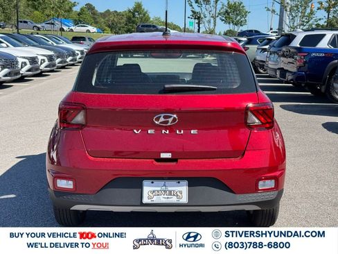 Certified 2025 Hyundai Venue SE image 11