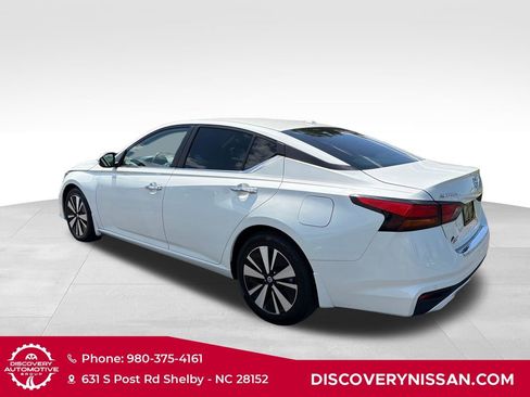 Certified 2021 Nissan Altima 2.5 SV w/ SV Premium Package FWD image 8