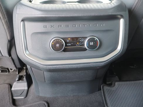 Used 2025 Ford Expedition Active image 31