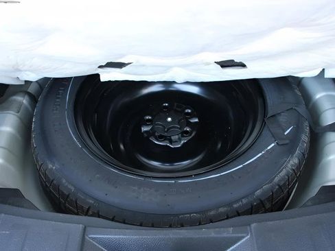 Used 2017 Nissan Rogue SV w/ SV Premium Package AWD/4WD image 17