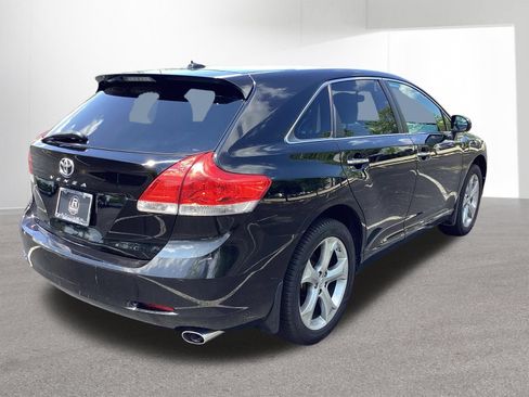 Used 2011 Toyota Venza w/ Comfort Pkg FWD image 2