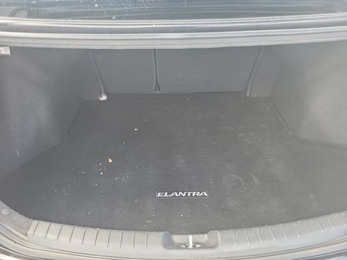 Used 2017 Hyundai Elantra SE FWD image 10