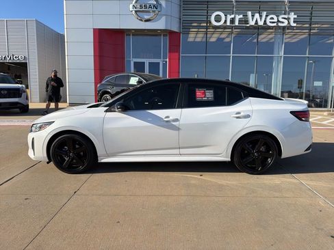 Used 2025 Nissan Sentra SR image 2