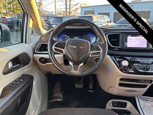 Used 2022 Chrysler Voyager LX FWD image 18
