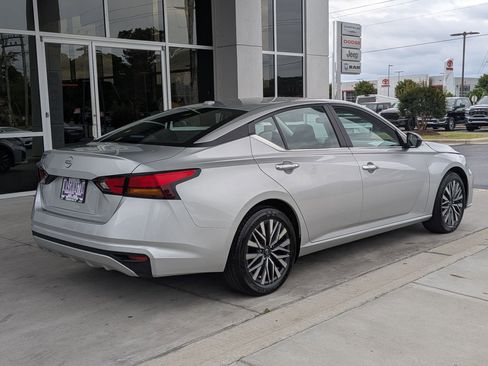 Used 2025 Nissan Altima 2.5 SV FWD image 3