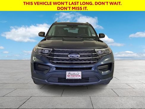 Used 2023 Ford Explorer XLT AWD/4WD image 3