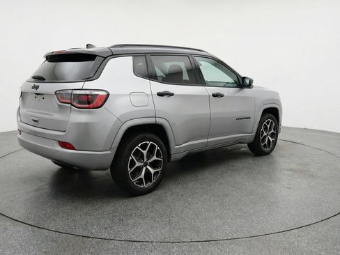 Used 2025 Jeep Compass Limited AWD/4WD image 9
