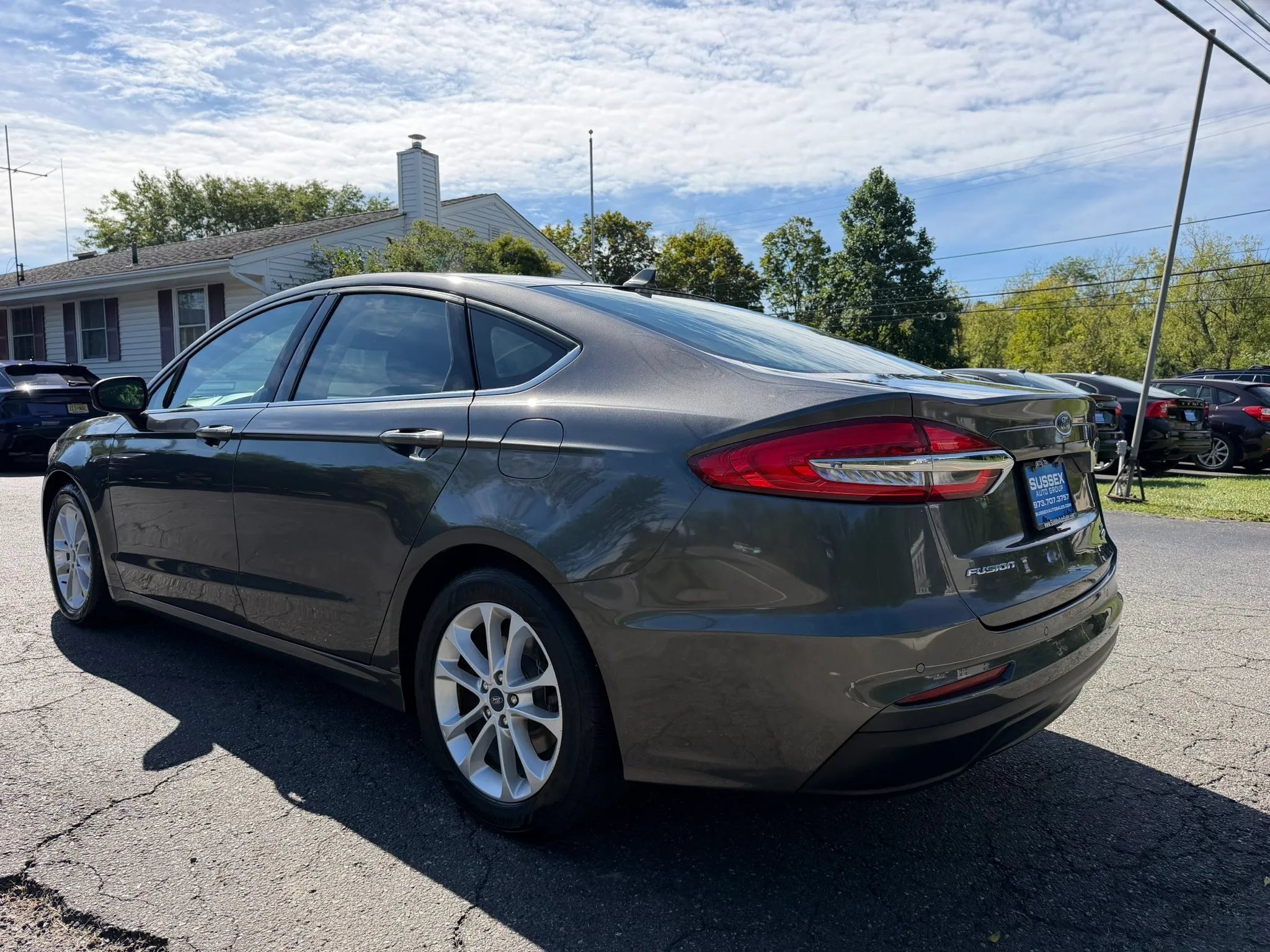 Used 2019 Ford Fusion SE FWD image 6
