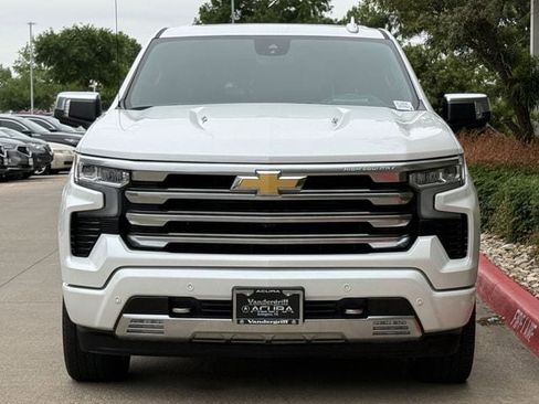 Used 2025 Chevrolet Silverado 1500 High Country AWD/4WD image 9