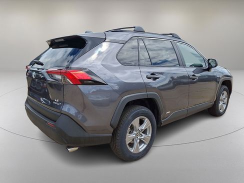 Used 2022 Toyota RAV4 LE AWD/4WD image 11