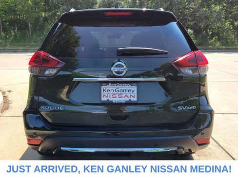 Used 2020 Nissan Rogue SV w/ Sun & Sound Touring Package AWD/4WD image 4
